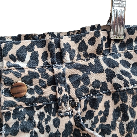 Notes Du Nord Distressed High-rise Animal Print Shorts, Size XS, 4 (US) - Picture 6 of 14